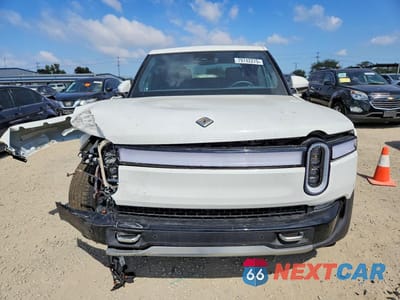 Piąte zdjęcie samochodu w środku: 2024 RIVIAN R1T ADVENTURE VIN:7FCTGBAA3RN033290 - miniatura