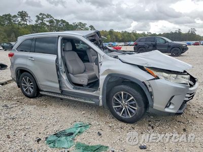 Czwarte zdjęcie samochodu z boku: 2017 TOYOTA HIGHLANDER XLE VIN:5TDKZRFH3HS511632 - miniatura