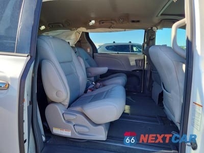 Zdjęcie 11 z 14 samochodu: 2015 TOYOTA SIENNA XLE 8-PASSENGER VIN:5TDYK3DC3FS608975 - miniatura