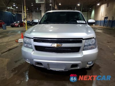 Piąte zdjęcie samochodu w środku: 2011 CHEVROLET SUBURBAN K1500 LT VIN:1GNSKJE3XBR309170 - miniatura