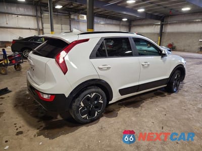 Trzecie zdjęcie samochodu z tyłu: 2023 KIA NIRO EV WIND VIN:KNDCR3L14P5071451 - miniatura