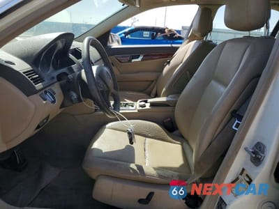 Zdjęcie 7 z 12 samochodu: 2011 MERCEDES-BENZ C 300 VIN:WDDGF5EBXBR156815 - miniatura