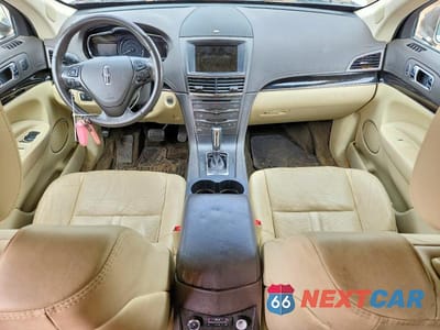 Zdjęcie 8 z 13 samochodu: 2018 LINCOLN MKT VIN:2LMHJ5AT2JBL02167 - miniatura