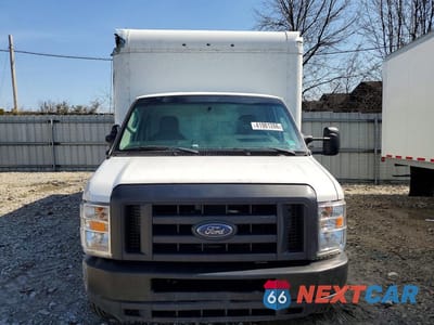Piąte zdjęcie samochodu w środku: 2018 FORD E350 BOX TRUCK VIN:1FDWE3FS4JDC33374 - miniatura