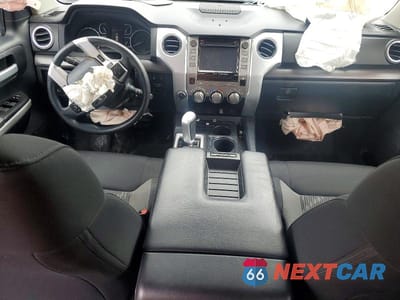 Zdjęcie 8 z 12 samochodu: 2018 TOYOTA TUNDRA SR5 VIN:5TFDW5F19JX703912 - miniatura