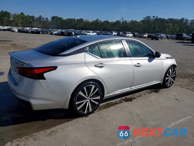 Trzecie zdjęcie samochodu z tyłu: 2020 NISSAN ALTIMA 2.5 SR VIN:1N4BL4CV6LC122031 - miniatura