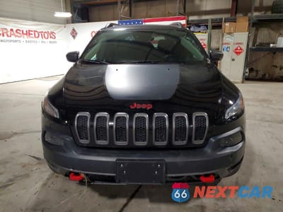 Piąte zdjęcie samochodu w środku: 2017 JEEP CHEROKEE TRAILHAWK VIN:1C4PJMBS1HD226666 - miniatura