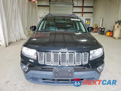 Piąte zdjęcie samochodu w środku: 2016 JEEP COMPASS LATITUDE VIN:1C4NJDEB2GD534155 - miniatura