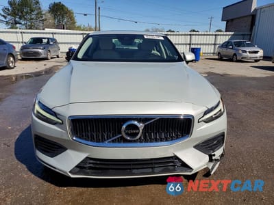 Piąte zdjęcie samochodu w środku: 2020 VOLVO S60 T5 MOMENTUM VIN:7JR102FK7LG072433 - miniatura
