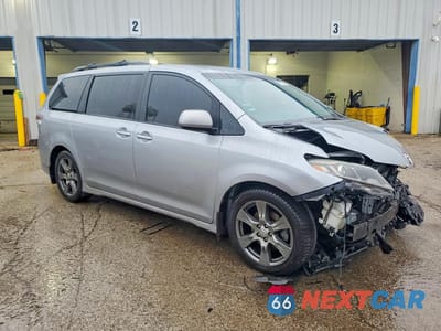 Czwarte zdjęcie samochodu z boku: 2017 TOYOTA SIENNA SE PREMIUM 8-PASSENGER VIN:5TDXZ3DC8HS821382 - miniatura