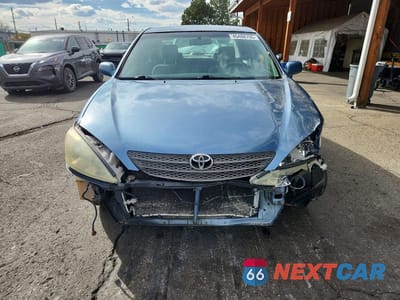 Piąte zdjęcie samochodu w środku: 2004 TOYOTA CAMRY LE VIN:4T1BE32K64U789856 - miniatura