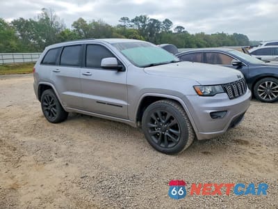 Czwarte zdjęcie samochodu z boku: 2018 JEEP GRAND CHEROKEE LAREDO VIN:1C4RJEAG2JC141732 - miniatura