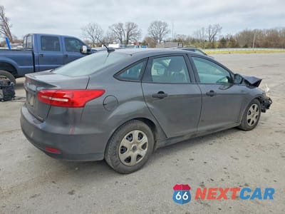 Trzecie zdjęcie samochodu z tyłu: 2016 FORD FOCUS S VIN:1FADP3E23GL289012 - miniatura