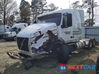 Drugie zdjęcie samochodu z przodu: 2023 VOLVO VNR VIN:4V4WC9EH6PN610815 - miniatura