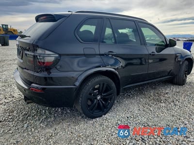 Trzecie zdjęcie samochodu z tyłu: 2013 BMW X5 M VIN:5YMGY0C51D0C12016 - miniatura
