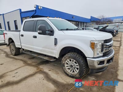 Czwarte zdjęcie samochodu z boku: 2018 FORD F250 SUPER DUTY VIN:1FT7W2B64JEB74684 - miniatura