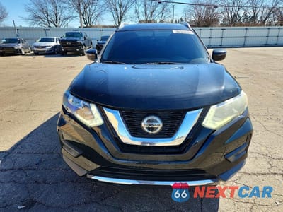 Piąte zdjęcie samochodu w środku: 2018 NISSAN ROGUE SV VIN:JN8AT2MV6JW308466 - miniatura