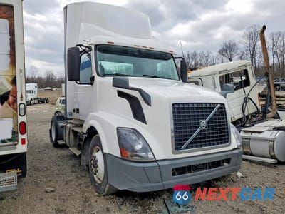 2018 VOLVO VN VNL 4V4N39TG0JN892592 - główne zdjęcie licytacji z USA - miniatura