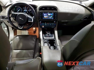 Zdjęcie 8 z 12 samochodu: 2018 JAGUAR F-PACE R - SPORT VIN:SADCL2FN6JA252130 - miniatura