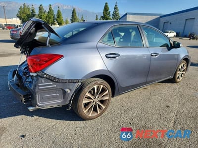 Trzecie zdjęcie samochodu z tyłu: 2017 TOYOTA COROLLA SE VIN:5YFBURHE8HP613082 - miniatura
