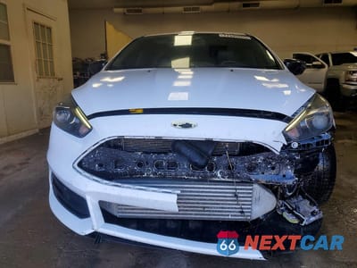 Piąte zdjęcie samochodu w środku: 2017 FORD FOCUS ST VIN:1FADP3L99HL204479 - miniatura