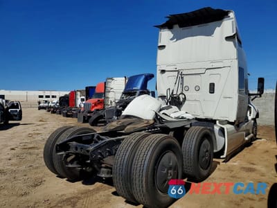 Czwarte zdjęcie samochodu z boku: 2026 INTERNATIONAL LT62F SEMI TRUCK VIN:3HSDZAPRXTN530755 - miniatura
