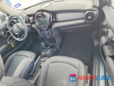 Zdjęcie 8 z 13 samochodu: 2021 MINI COOPER VIN:WMWXR3C04M2N52433 - miniatura