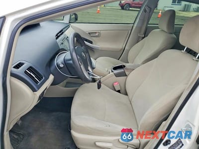 Zdjęcie 7 z 12 samochodu: 2013 TOYOTA PRIUS THREE VIN:JTDKN3DU2D5690237 - miniatura