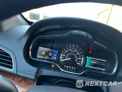 Zdjęcie 8 z 14 samochodu: 2018 LINCOLN MKT VIN:2LMHJ5NK0JBL00144 - miniatura
