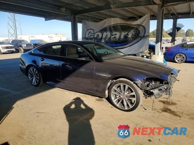 Czwarte zdjęcie samochodu z boku: 2018 JAGUAR XJ R - SPORT VIN:SAJWA1C72J8W17409 - miniatura
