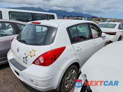 Trzecie zdjęcie samochodu z tyłu: 2011 NISSAN VERSA 1.8 S VIN:3N1BC1CP2BL499536 - miniatura