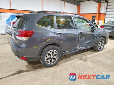 Trzecie zdjęcie samochodu z tyłu: 2020 SUBARU FORESTER TOURING VIN:JF2SKEJC0LH559127 - miniatura