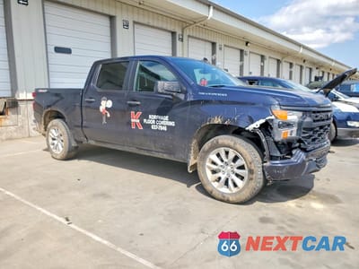 Czwarte zdjęcie samochodu z boku: 2022 CHEVROLET SILVERADO K1500 CUSTOM VIN:1GCPDBEK9NZ561678 - miniatura