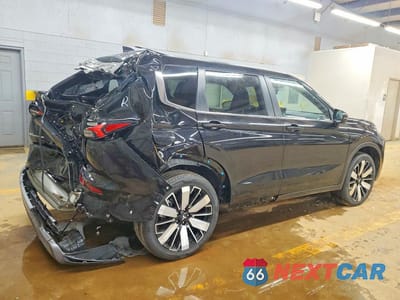 Trzecie zdjęcie samochodu z tyłu: 2025 MITSUBISHI OUTLANDER SE VIN:JA4J3VA82SZ044300 - miniatura