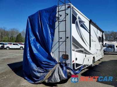 Czwarte zdjęcie samochodu z boku: 2021 FORD ECONOLINE E450 SUPER DUTY CUTAWAY VAN VIN:1FDXE4FN4MDC04370 - miniatura