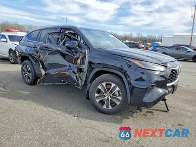 Czwarte zdjęcie samochodu z boku: 2026 TOYOTA HIGHLANDER XLE VIN:5TDKDRBH6TS604173 - miniatura