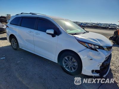 Czwarte zdjęcie samochodu z boku: 2023 TOYOTA SIENNA LE 8-PASSENGER VIN:5TDKRKEC3PS145683 - miniatura
