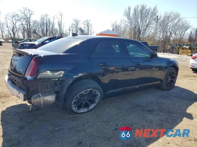Trzecie zdjęcie samochodu z tyłu: 2019 CHRYSLER 300 S VIN:2C3CCABG9KH538851 - miniatura
