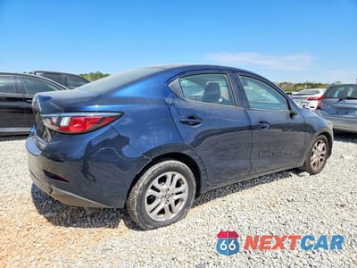 Trzecie zdjęcie samochodu z tyłu: 2018 TOYOTA YARIS IA BASE VIN:3MYDLBYV4JY307183 - miniatura