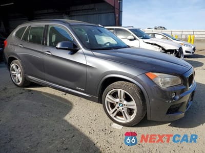 Czwarte zdjęcie samochodu z boku: 2015 BMW X1 SDRIVE28I VIN:WBAVM1C58FV314981 - miniatura