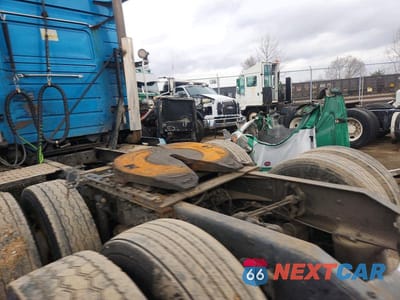 Zdjęcie 6 z 10 samochodu: 2015 VOLVO VNL SEMI TRUCK VIN:4V4NC9EH7FN936228 - miniatura