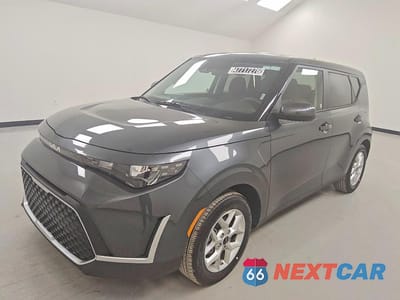 2025 KIA SOUL LX KNDJ23AU8S7961540 - główne zdjęcie licytacji z USA - miniatura