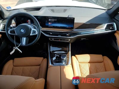 Zdjęcie 8 z 13 samochodu: 2026 BMW X5 XDRIVE50E VIN:5UX43EU07T9026867 - miniatura