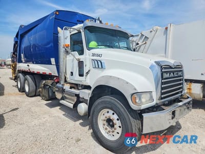 2012 MACK 700 GU700 1M2AX09C2CM011717 - główne zdjęcie licytacji z USA - miniatura