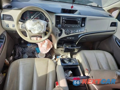 Zdjęcie 8 z 13 samochodu: 2014 TOYOTA SIENNA LE 8-PASSENGER VIN:5TDKK3DC1ES415180 - miniatura