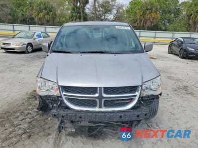 Piąte zdjęcie samochodu w środku: 2018 DODGE GRAND CARAVAN SXT VIN:2C4RDGCG1JR327298 - miniatura