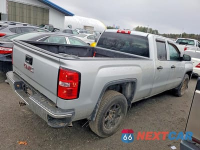 Trzecie zdjęcie samochodu z tyłu: 2018 GMC SIERRA K1500 VIN:1GTV2LEC2JZ181541 - miniatura
