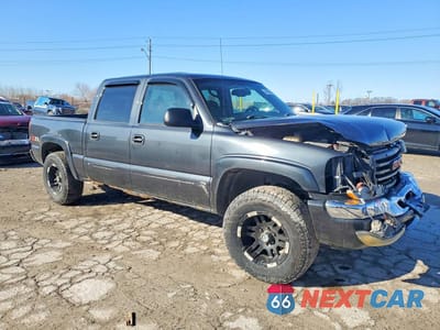 Czwarte zdjęcie samochodu z boku: 2005 GMC NEW SIERRA K1500 VIN:2GTEK13T751180651 - miniatura