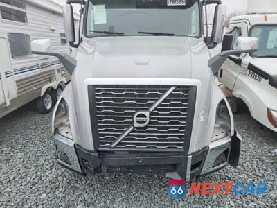 Zdjęcie 7 z 10 samochodu: 2021 VOLVO VNL SEMI TRUCK VIN:4V4NC9EJ4MN262863 - miniatura