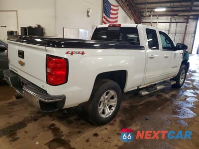 Trzecie zdjęcie samochodu z tyłu: 2016 CHEVROLET SILVERADO K1500 LT VIN:1GCVKREC0GZ346269 - miniatura